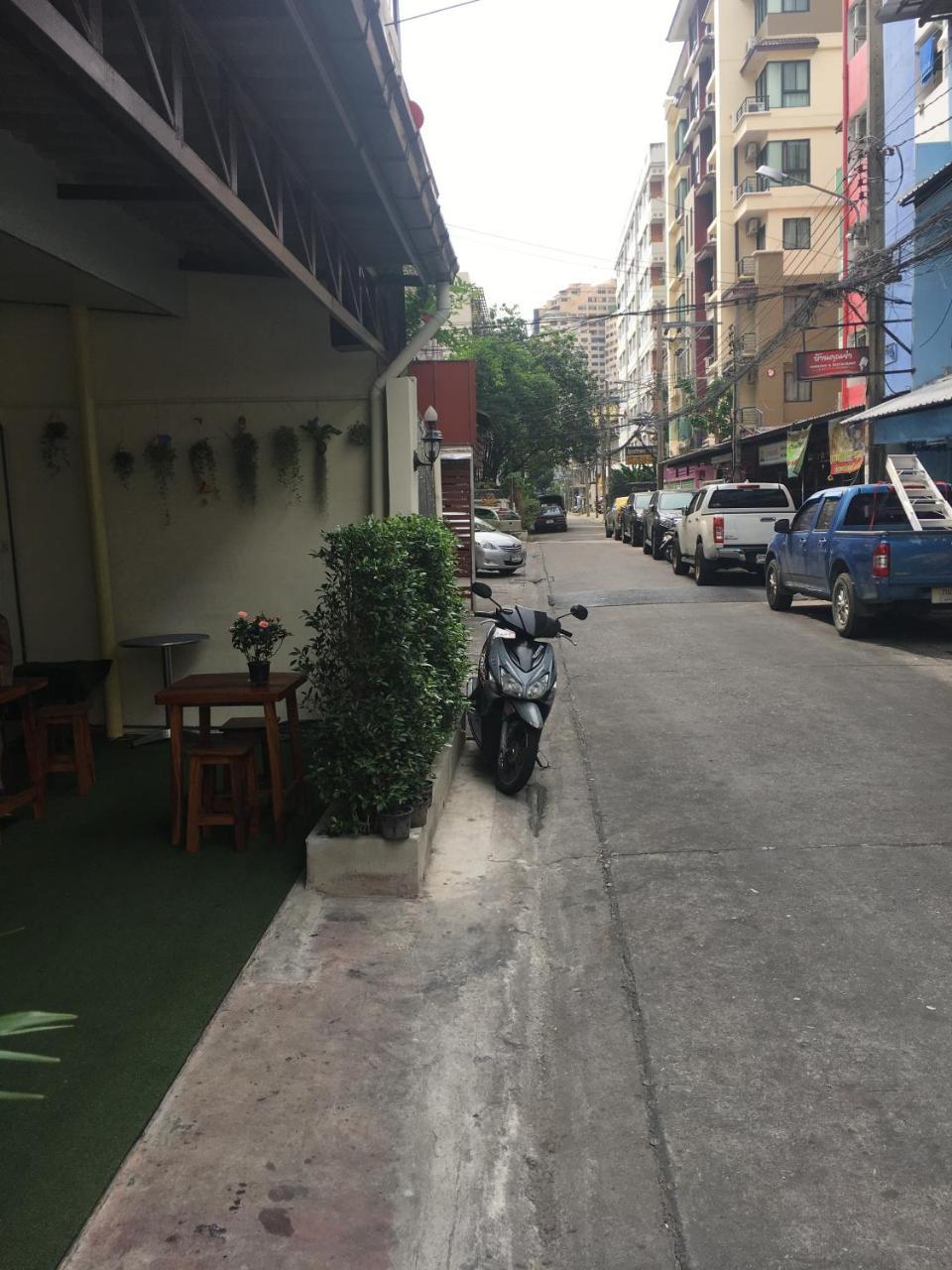 The Baan Nathong Hostel Bangkok Luaran gambar