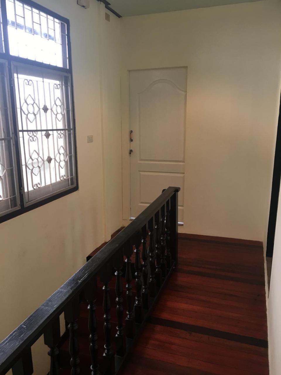 The Baan Nathong Hostel Bangkok Luaran gambar
