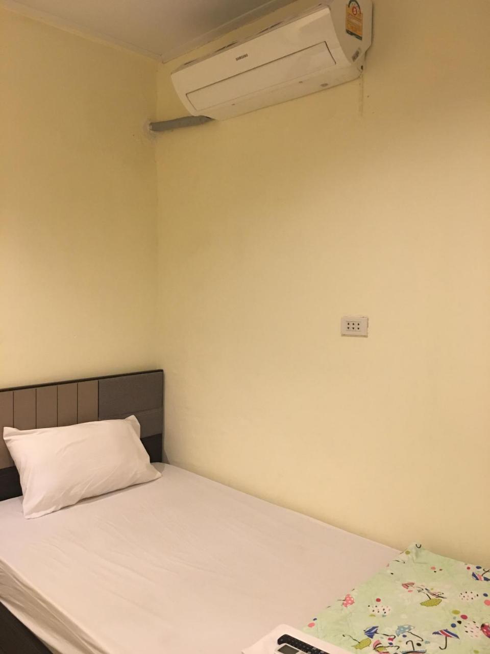 The Baan Nathong Hostel Bangkok Luaran gambar
