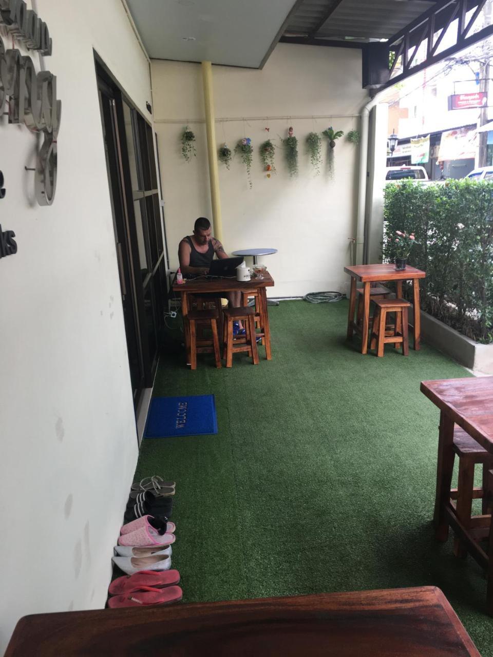 The Baan Nathong Hostel Bangkok Luaran gambar