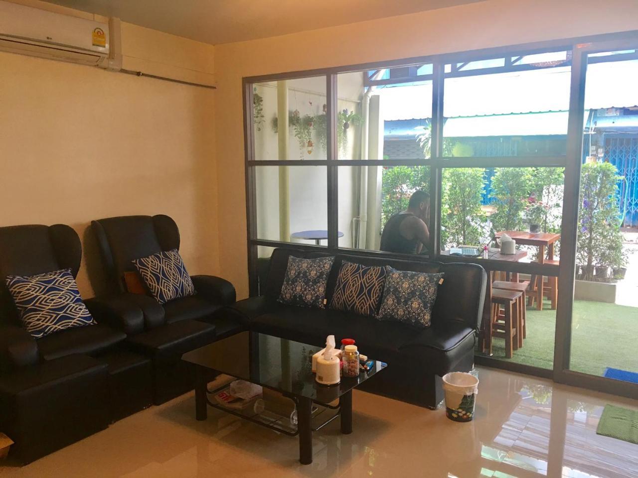 The Baan Nathong Hostel Bangkok Luaran gambar