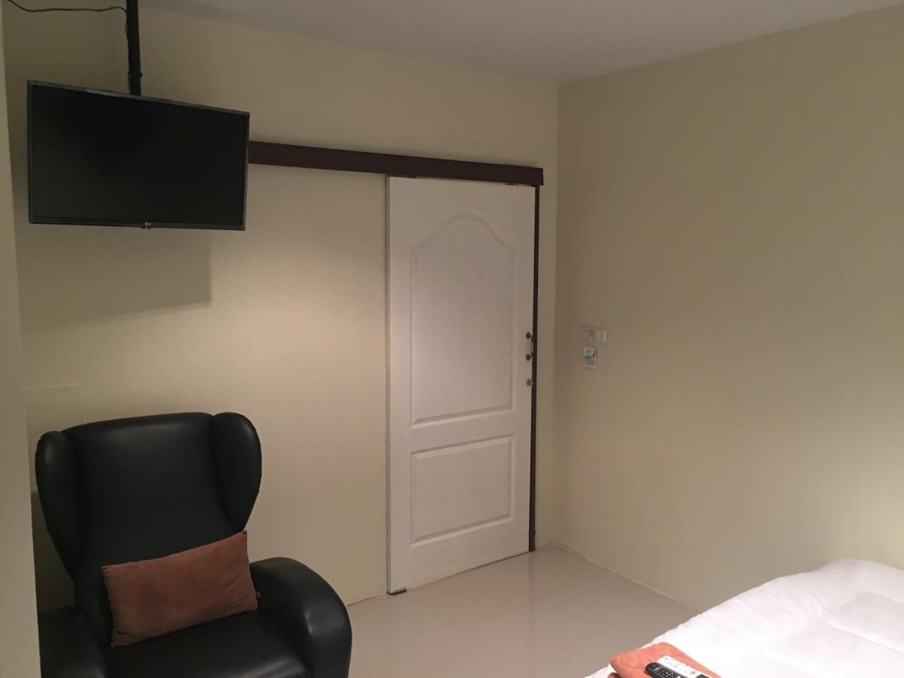 The Baan Nathong Hostel Bangkok Luaran gambar