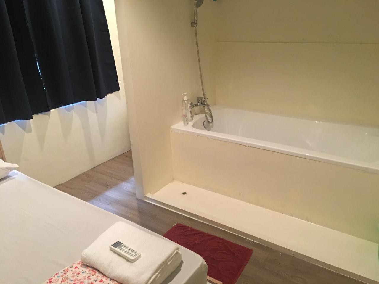 The Baan Nathong Hostel Bangkok Luaran gambar