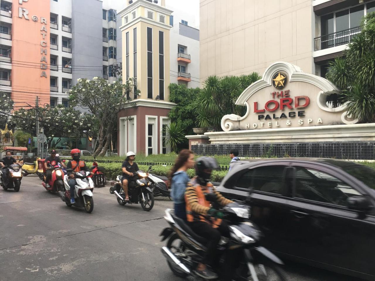 The Baan Nathong Hostel Bangkok Luaran gambar